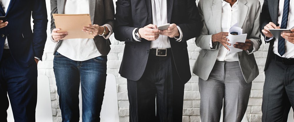 Colores de Cuello: Clasificación del Mercado Laboral